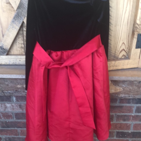 Girls Holiday Size 7 red and black rare edition dress - Picture 6 of 7